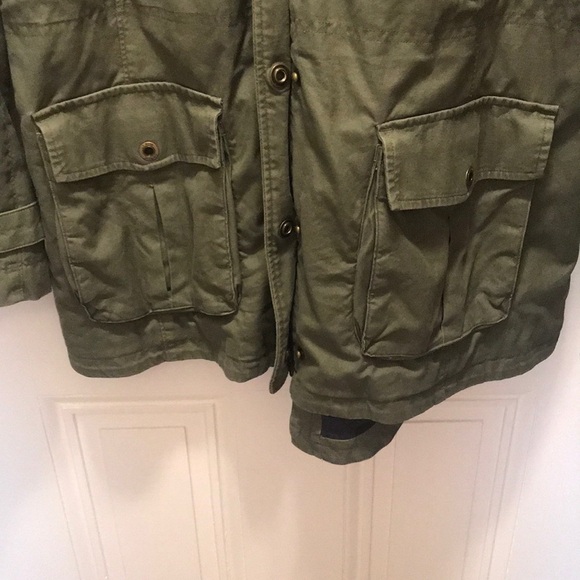 LLBean Explore Parka Large. - Picture 7 of 10